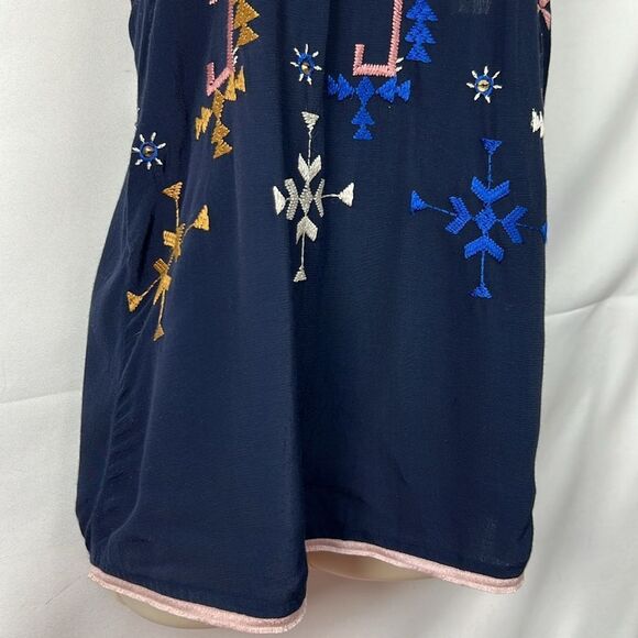 Lucky Brand Navy Blue Embroidered tank top EUC size small - Picture 4 of 11